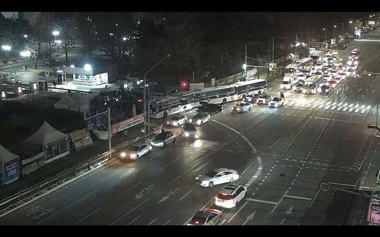 У Південній Кореї військові намагаються взяти будівлю парламенту під свій контроль