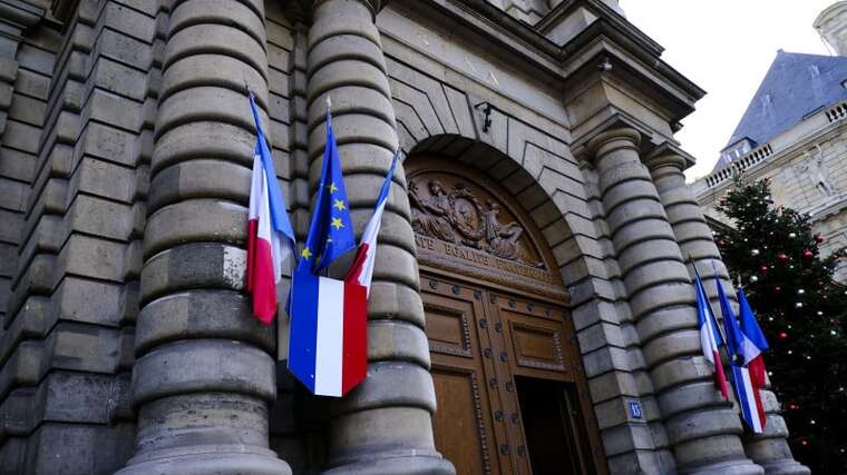 Завтра правительству Франции планируют объявить вотум недоверия