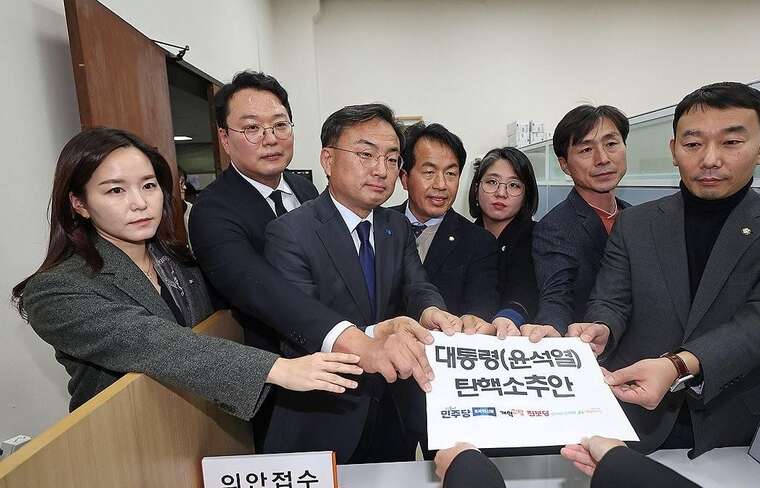 У Південній Кореї подали клопотання про імпічмент президента