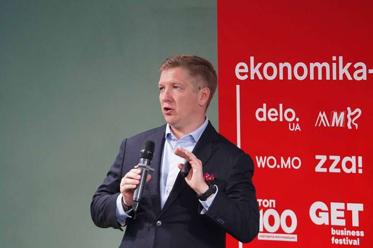 Суд наказав ексголові Нафтогазу Коболєву здати паспорти, — САП