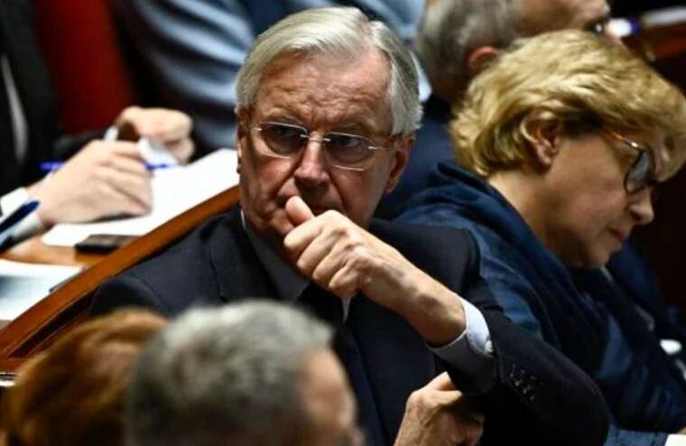 Уряд Франції відправили у відставку