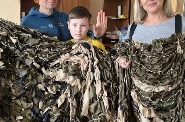 В оккупированном Крыму детей заставляют собирать БпЛА и плести маскировочные сети