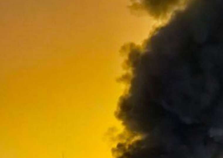 У Нижньому Новгороді спалахнула масштабна пожежа у виробничо-складській будівлі