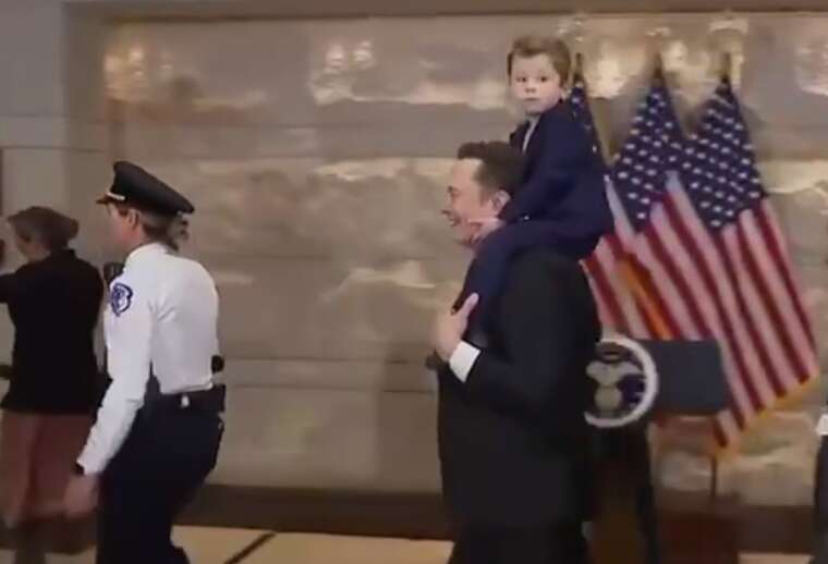 Илон Маск вместе с младшим сыном побывал в Капитолии