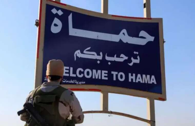 После захвата сирийского города Хама сотни тысяч людей покидают соседний Хомс