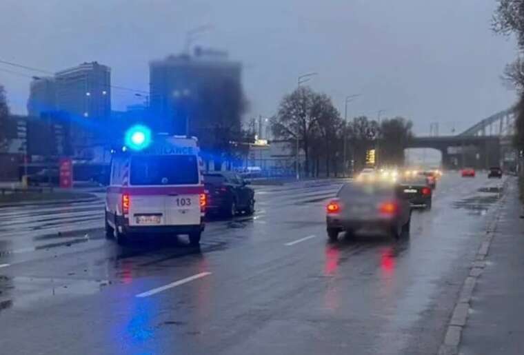ДТП в Киеве: на Днепровской набережной легковушка на переходе насмерть сбила женщину