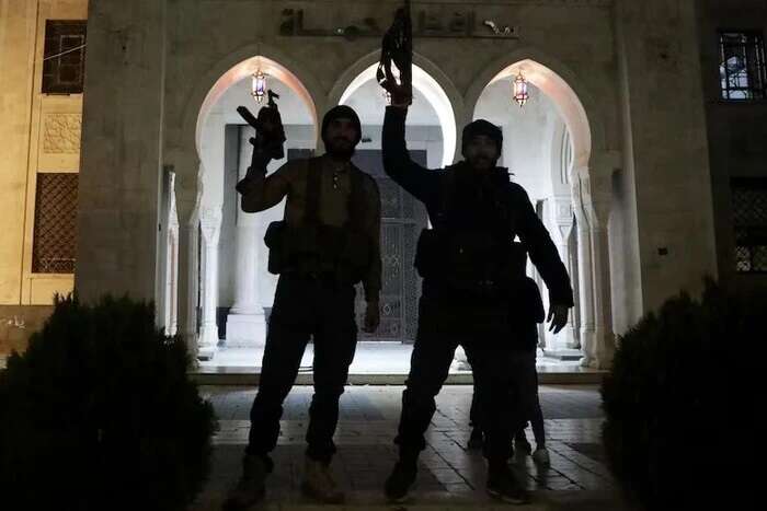 Сирийские повстанцы пытаются окружить столицу Дамаск, - CNN