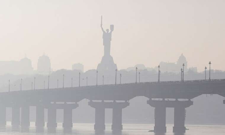Киевлян предупреждают о тумане: возможны осложнения в движении транспорта