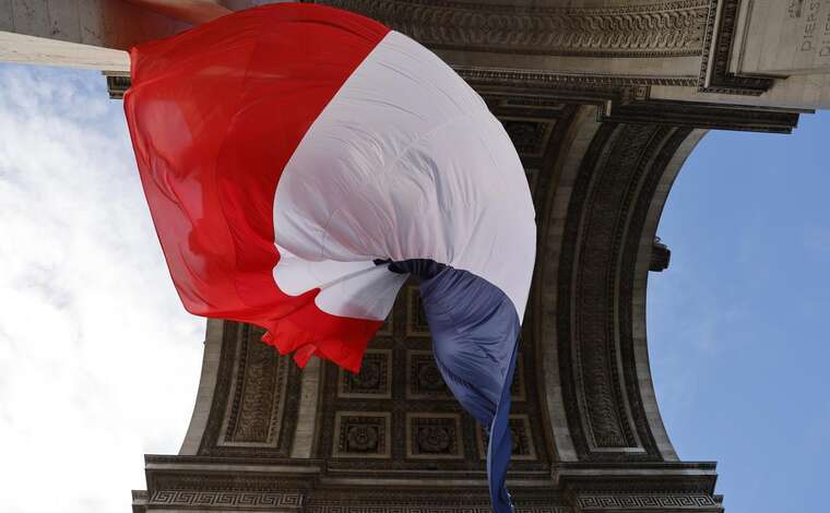 Ультралевые во Франции отказались идти на консультации к Макрону относительно нового премьер-министра