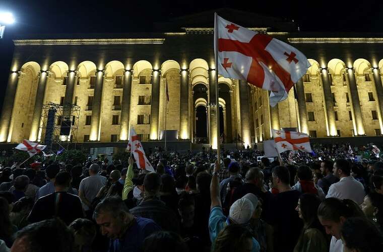 Десятый вечер протестов в Грузии: что сейчас происходит в столице