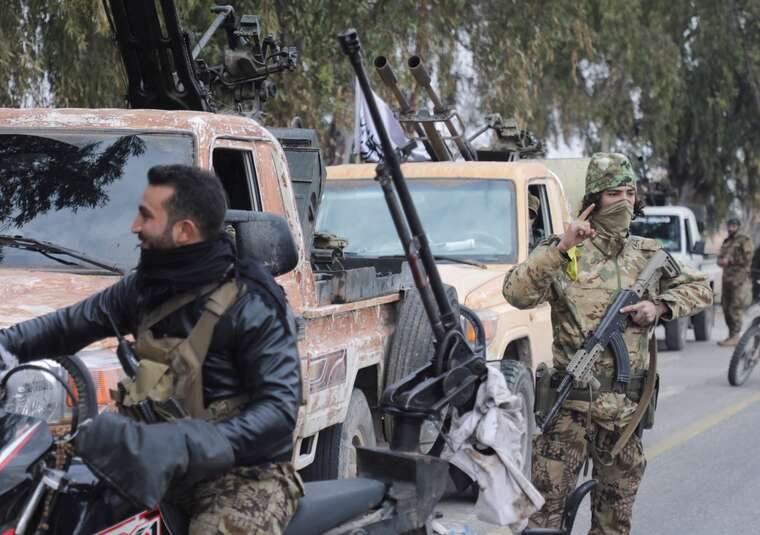 Силы сирийской армии продолжают военные операции против повстанцев, - Reuters