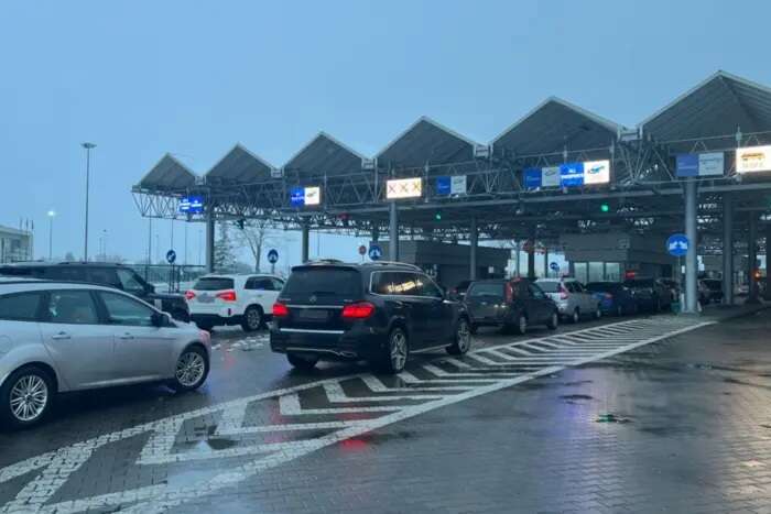 ДПСУ: На кордоні з Молдовою тимчасово зупинили пропускні операції