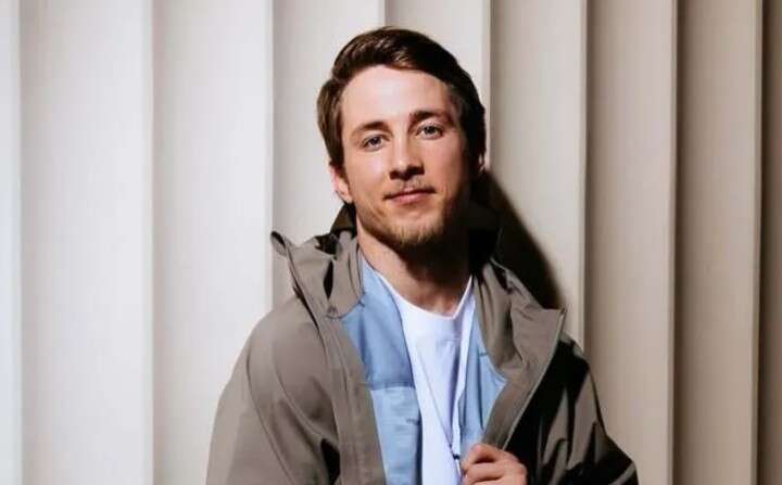 Українці поділилися версіями, нащо головному "холостяку" країни зброя в цивільному житті