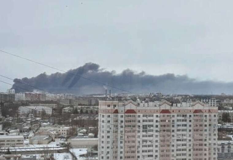 Опубліковані нові кадри пожежі внаслідок удару по нафтобазі в російському Орлі