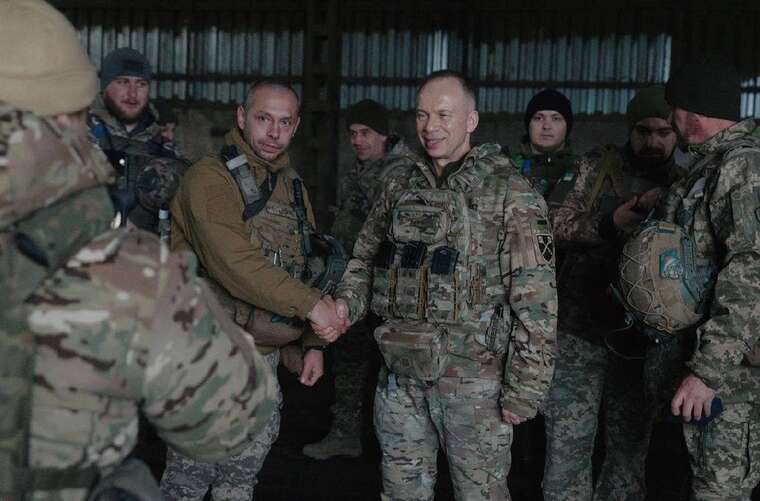 Головнокомандувач ЗСУ Сирський нагородив морпіхів