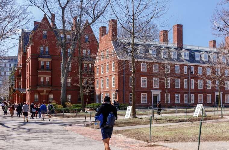 ВНЗ США закликали іноземних студентів повернутися з канікул до інавгурації Трампа