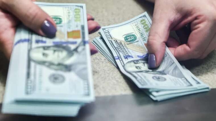 Політика санкцій США становить загрозу для долара, а не БРІКС, - оглядач Bloomberg