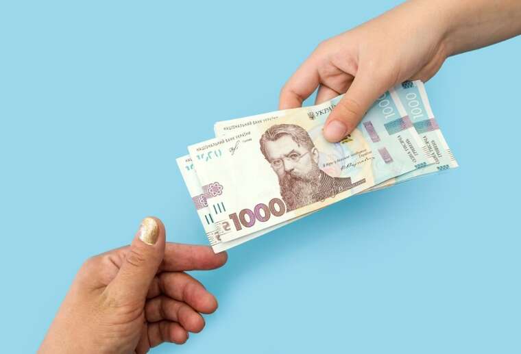 Many Ukrainians who are outside the country tried to receive "Zelenskyys thousand"