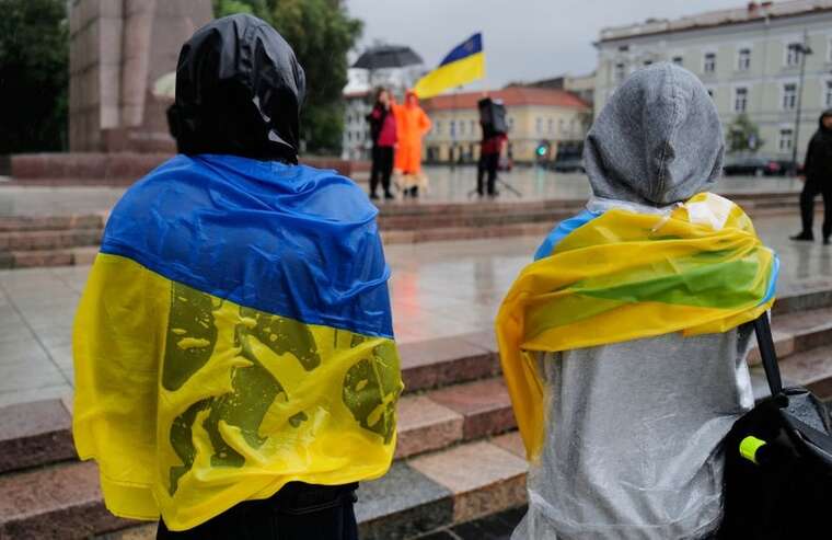 За границей находится около 7,7 миллиона украинцев, - МИД