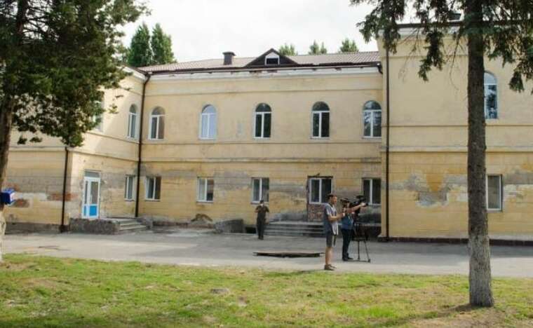 В Кременчуці шпиталь-пам’ятку відреставрують після прильоту за 103 мільйони: ціни високі, зарплати низькі