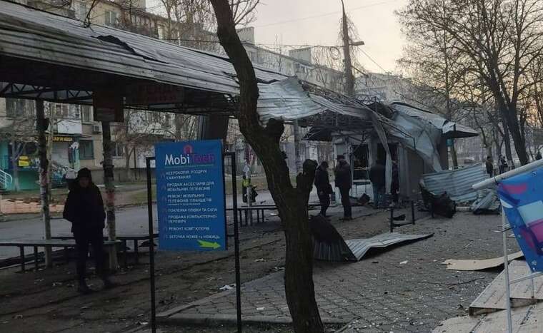 The occupiers massively shelled Kherson: there is destruction, injured, and one dead