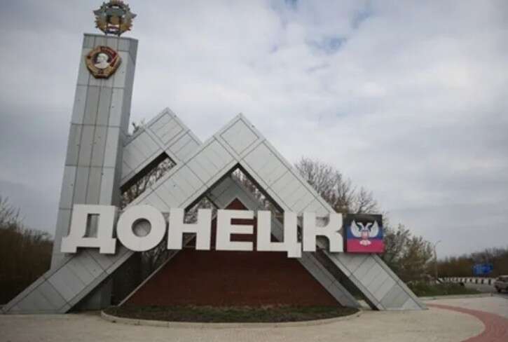 У захопленому Донецьку пролунали вибухи: під обстріл потрапила будівля "МДБ ДНР"