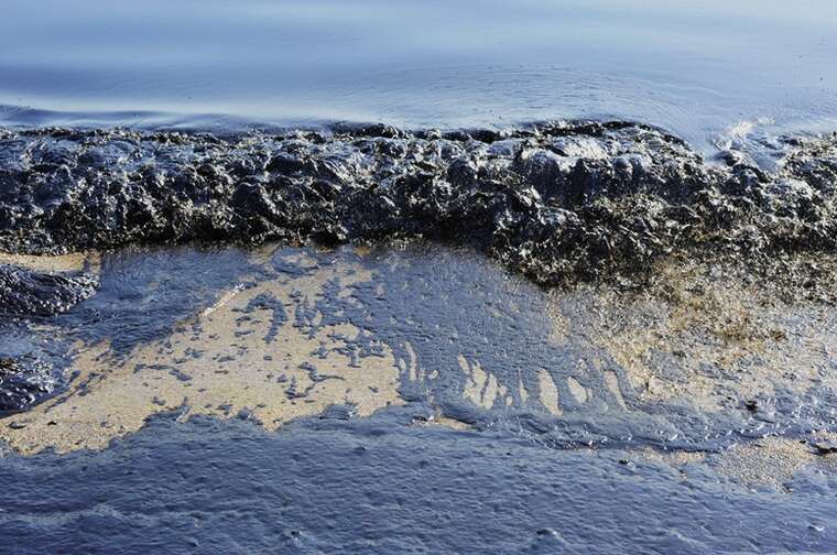 Accident of Russian tankers: fuel oil penetrated the soil, groundwater at risk