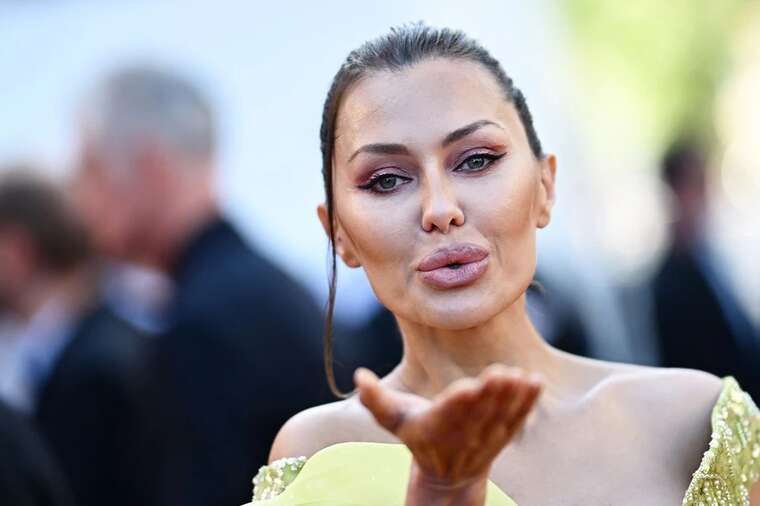 Росіянка Боня виклала фото з чемпіонським поясом Усика: "Нормально з головою?"