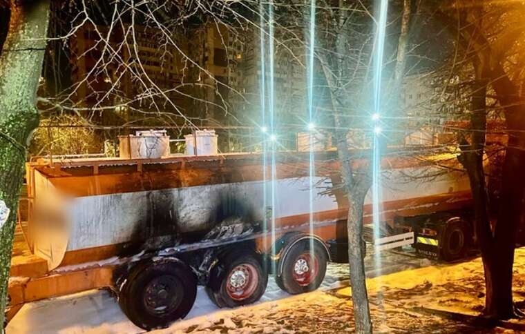 В Одесі чоловік підпалив автоцистерну, тому що вона закривала вид з вікна квартири