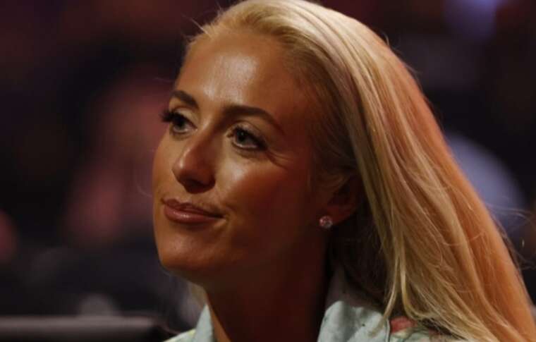 Камера зафиксировала, как жена Фьюри уже праздновала, когда победителем объявили Усика