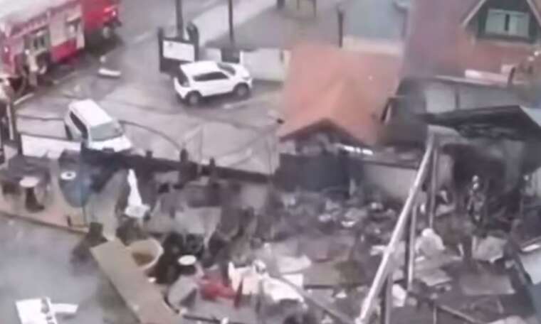 В Бразилии частный самолет потерпел крушение в жилом районе