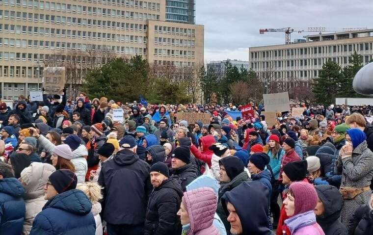 В столице Словакии прошёл протест из-за визита Фицо к Путину