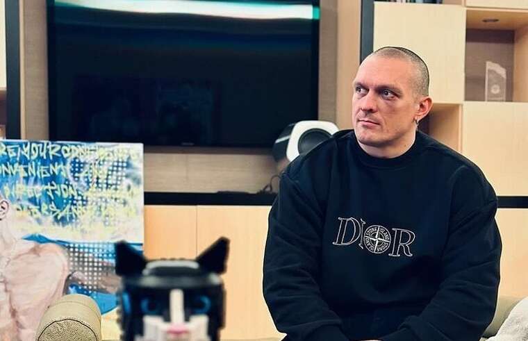 Усик показав, який вигляд має через два дні після реваншу