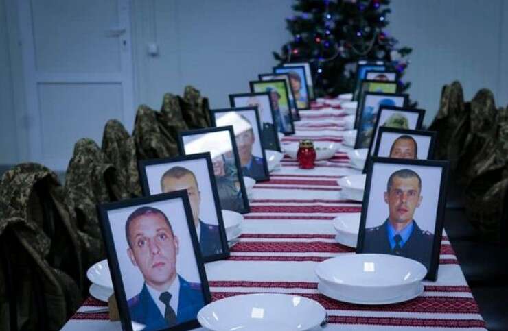 Нацгвардейцы из Николаева почтили в Святой вечер память павших товарищей