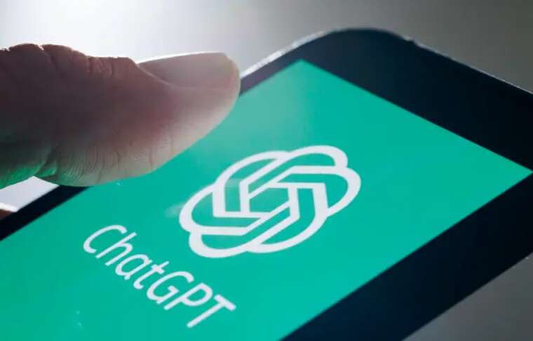 In the operation of ChatGPT, a significant failure occurred: history and the chat-bot are not working