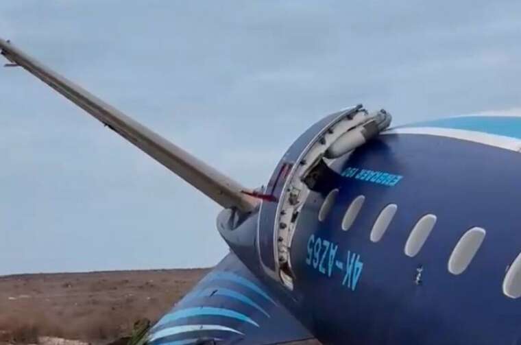 Влада Казахстану не може підтвердити версію про катастрофу літака Azerbaijan Airlines в Актау