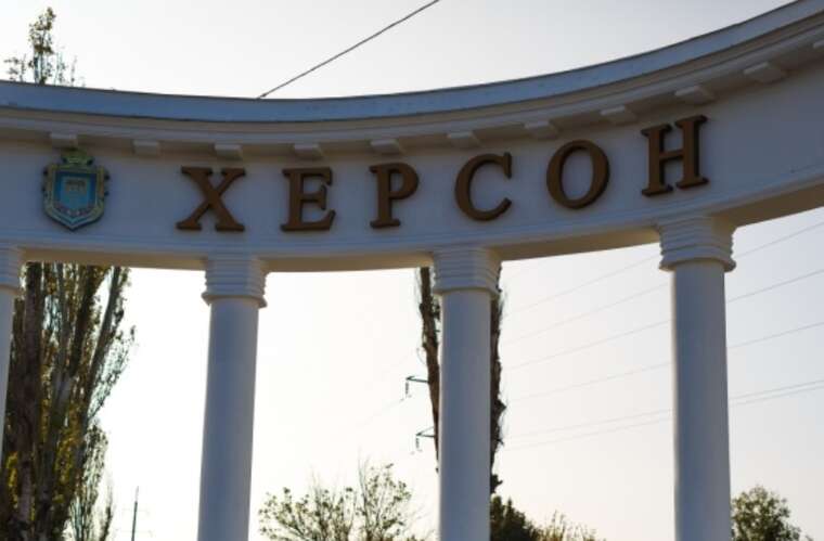 Росіяни вдарили по Херсону з безпілотника, є поранений