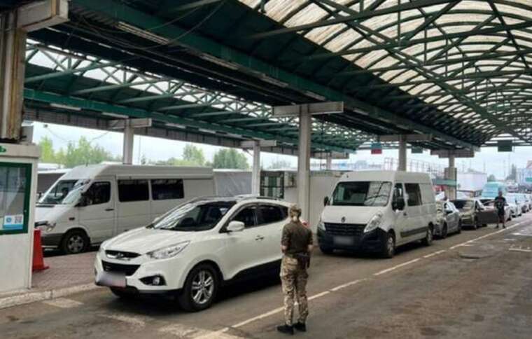 На Львівщині водій отримав умовний термін за спробу переправлення через кордон ухилянта