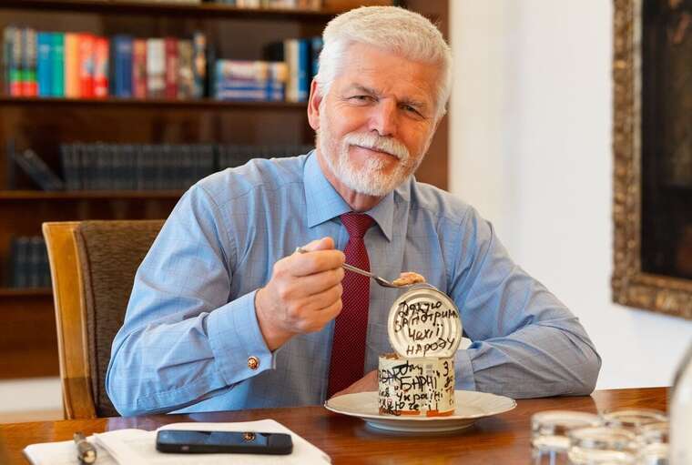 Петр Павел отримав оригінальний різдвяний подарунок від українських військових