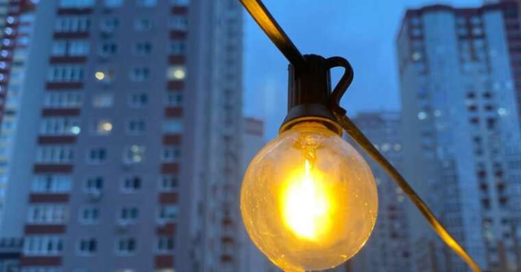 У декількох областях України запровадили аварійні відключення електроенергії