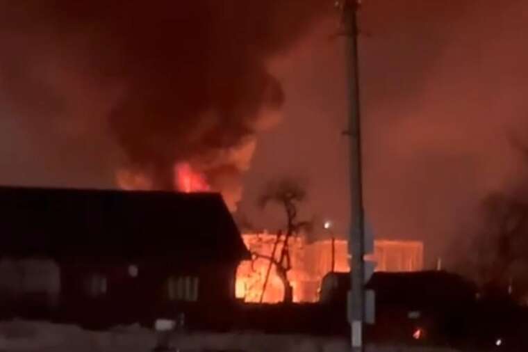 У Смоленській області РФ БпЛА атакували нафтобазу: почалась пожежа