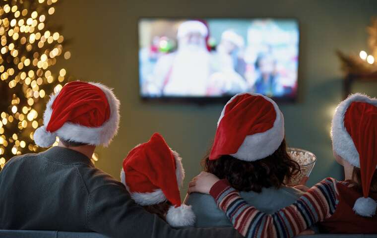 В новогоднюю ночь ряд телеканалов не включил государственный гимн