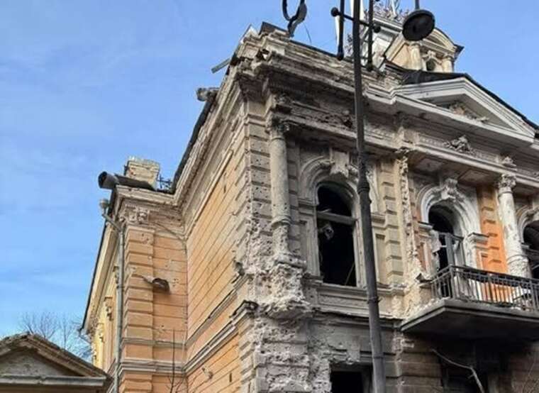 Атака окупантів на столицю 1 січня: пошкоджено будівлю Національної спілки письменників України