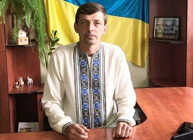 Голову громади на Рівненщині спіймали на хабарі за вирубку 800 новорічних сосен