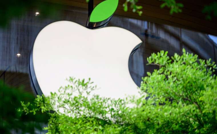 Apple риється в особистих фото власників iPhone