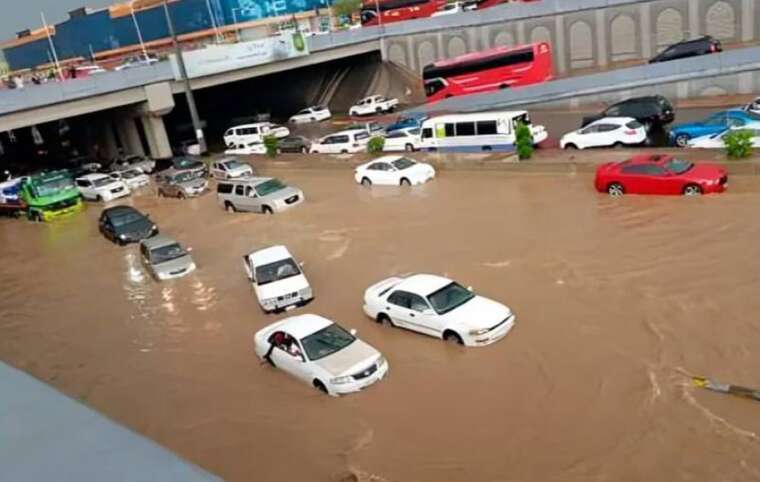 Сильні зливи затопили Мекку й Медину в Саудівській Аравії