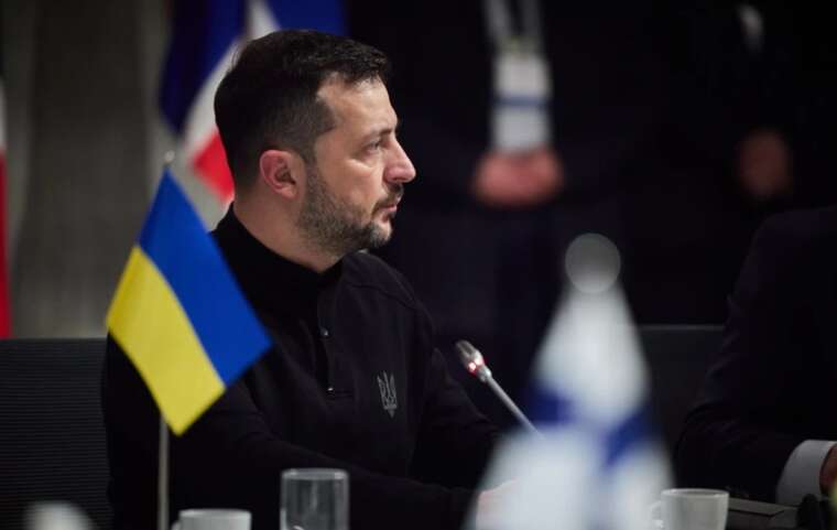 Зеленскому по состоянию на декабрь 2024 года доверяют 52% украинцев, — опрос