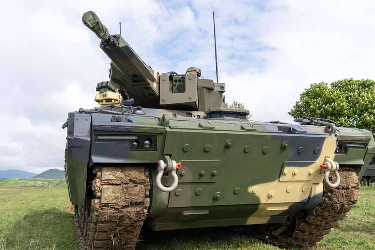 The Armed Forces of Ukraine received the first Lynx Infantry Fighting Vehicle from Rheinmetall