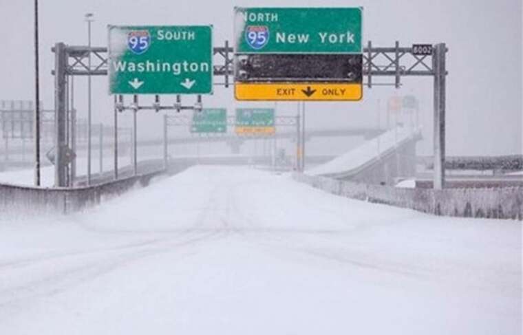 Аномальний арктичний циклон накрив Штати: загинули люди, закрито школи, скасовано авіарейси