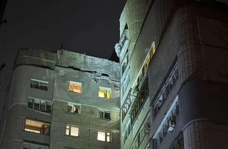 У Києві в Солом’янському районі зафіксовано падіння уламків ворожого БпЛА на багатоповерховий будинок